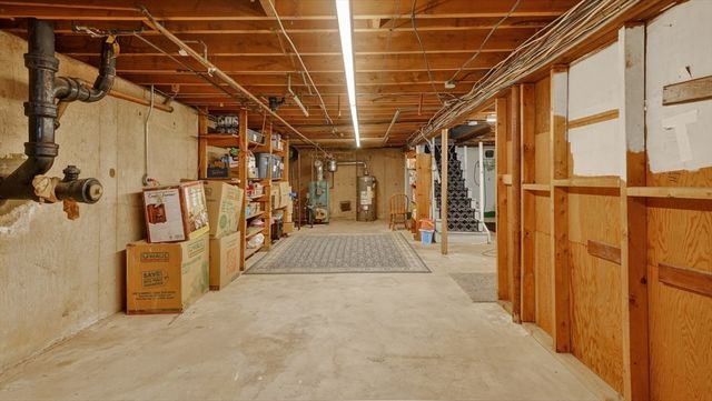 31 Shaker Rd, Westfield, MA 01085