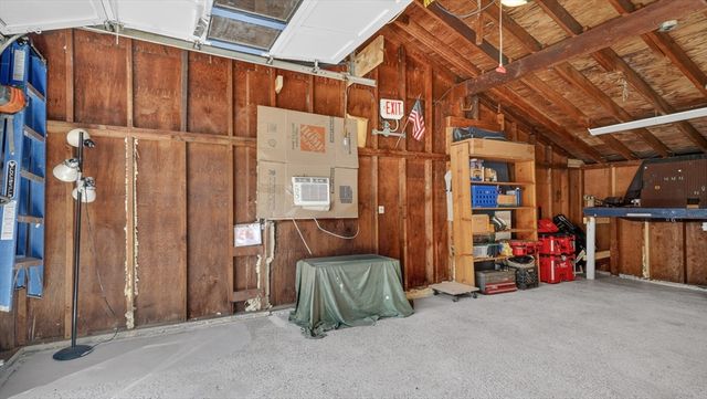 31 Shaker Rd, Westfield, MA 01085