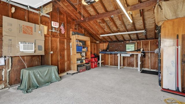 31 Shaker Rd, Westfield, MA 01085
