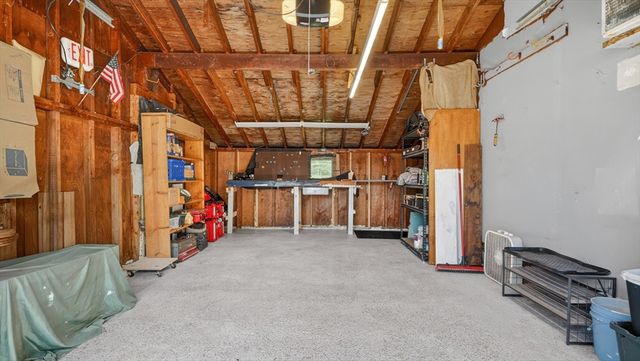 31 Shaker Rd, Westfield, MA 01085