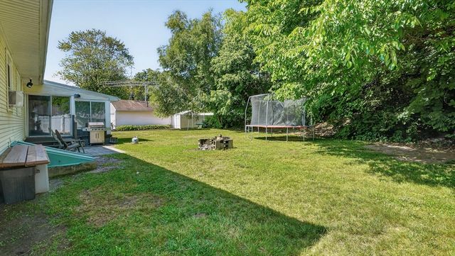 31 Shaker Rd, Westfield, MA 01085