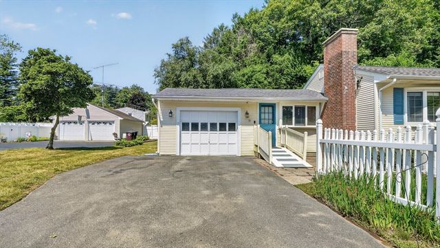 31 Shaker Rd, Westfield, MA 01085
