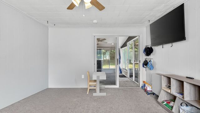 31 Shaker Rd, Westfield, MA 01085