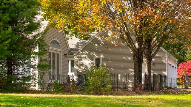 860 Briar hill Road, Hopkinton, NH 03229