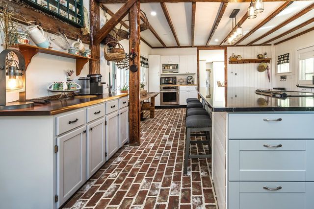 6948 US Rte 7 Road, Pittsford, VT 05763