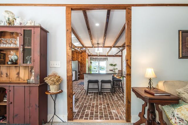 6948 US Rte 7 Road, Pittsford, VT 05763