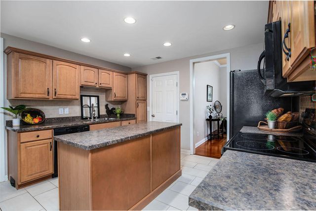 117 Lost Tree Drive, Georgetown, KY 40324