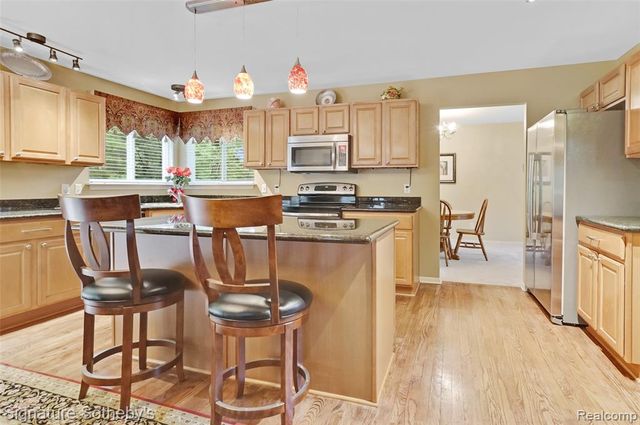 170 Fairhill Way, Howell, MI 48843