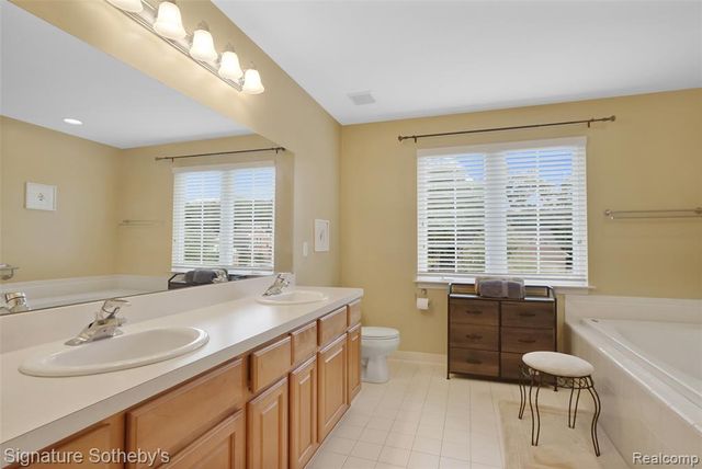 170 Fairhill Way, Howell, MI 48843