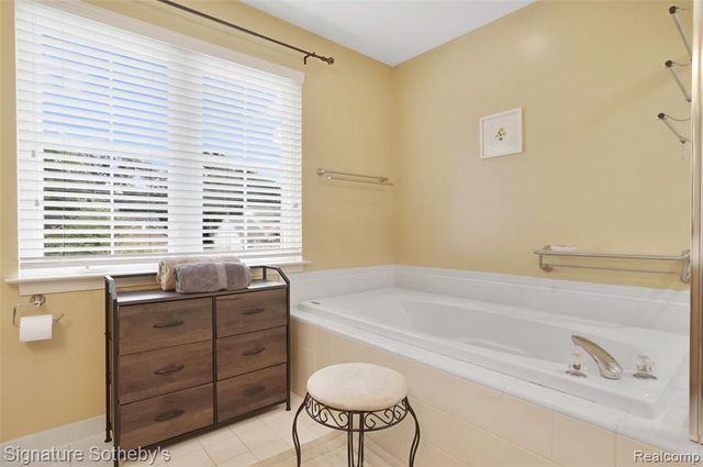 170 Fairhill Way, Howell, MI 48843