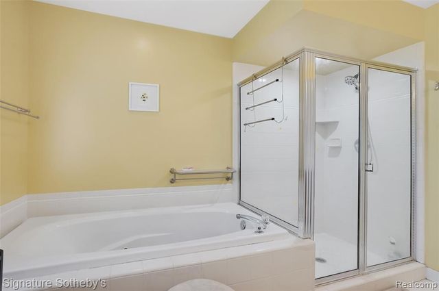 170 Fairhill Way, Howell, MI 48843