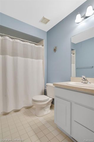 170 Fairhill Way, Howell, MI 48843