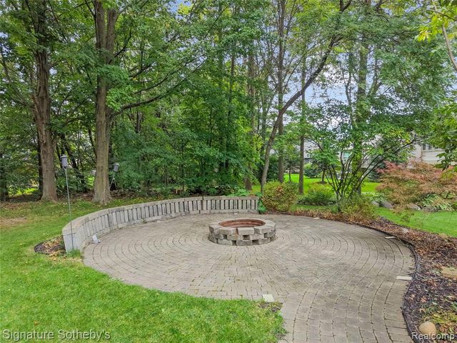 170 Fairhill Way, Howell, MI 48843