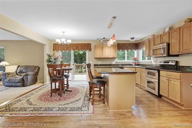 170 Fairhill Way, Howell, MI 48843