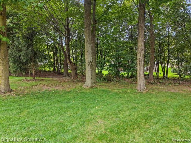170 Fairhill Way, Howell, MI 48843
