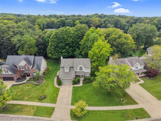 170 Fairhill Way, Howell, MI 48843