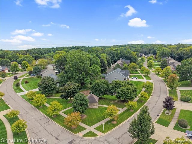 170 Fairhill Way, Howell, MI 48843