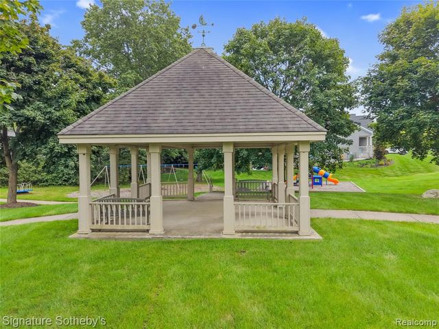 170 Fairhill Way, Howell, MI 48843