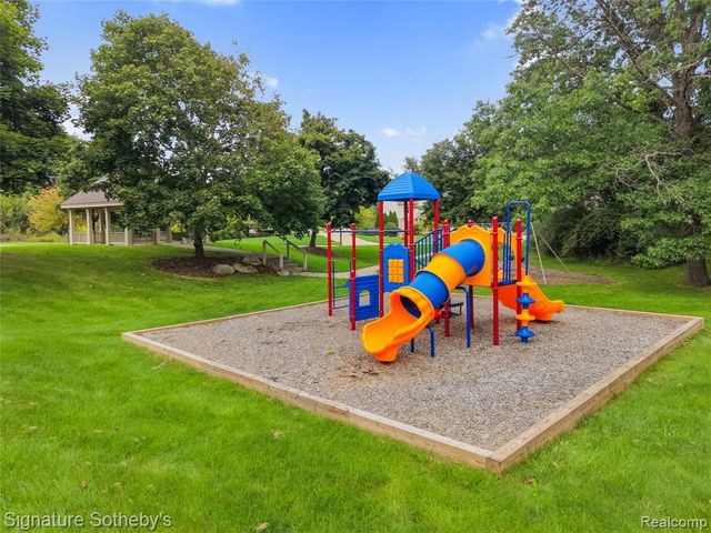 170 Fairhill Way, Howell, MI 48843
