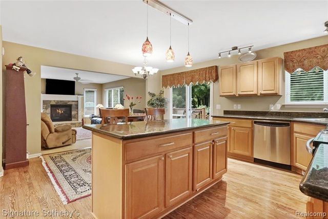 170 Fairhill Way, Howell, MI 48843