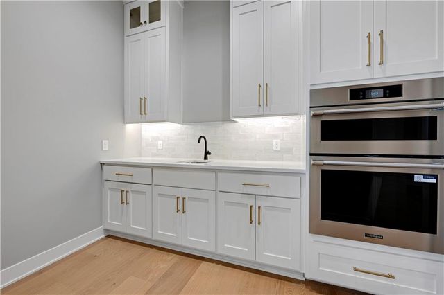 17305 Earnshaw Street, Overland Park, KS 66221