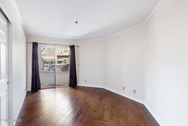 5744 Oak Bend Lane 201, Oak Park, CA 91377