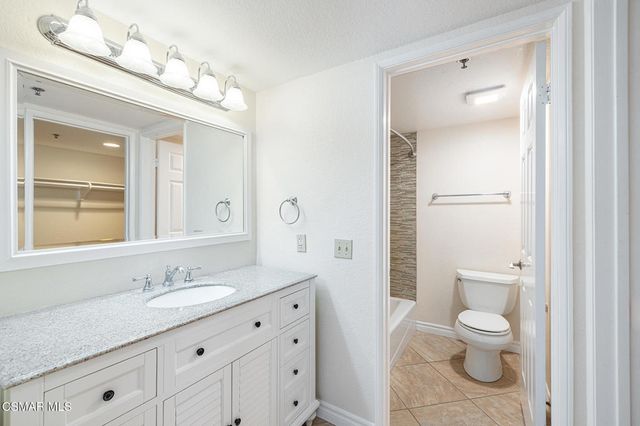 5744 Oak Bend Lane 201, Oak Park, CA 91377