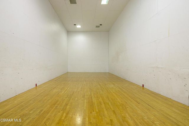 5744 Oak Bend Lane 201, Oak Park, CA 91377