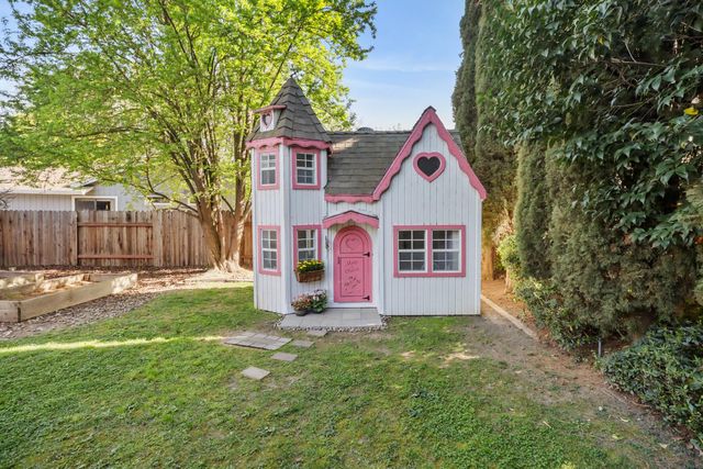 7392 Marani Way, Sacramento, CA 95831