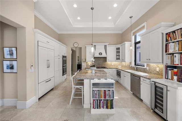 2277 Residence CIR, Naples, FL 34105