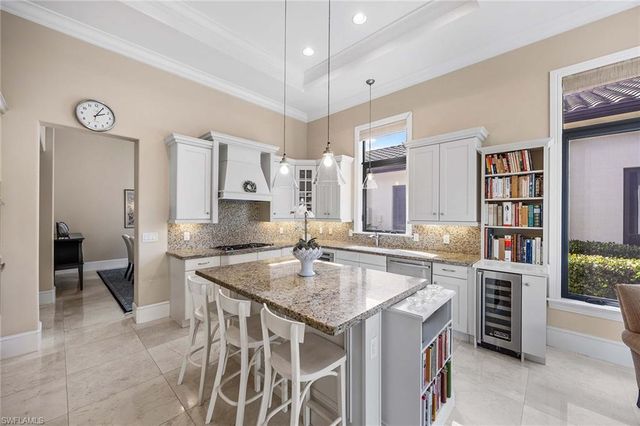 2277 Residence CIR, Naples, FL 34105