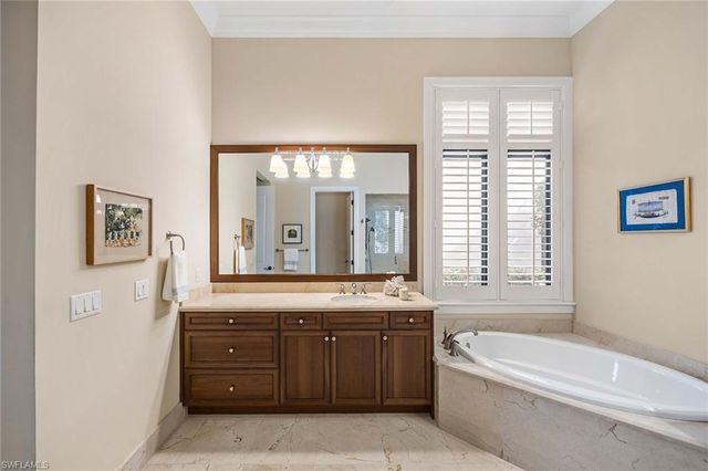 2277 Residence CIR, Naples, FL 34105