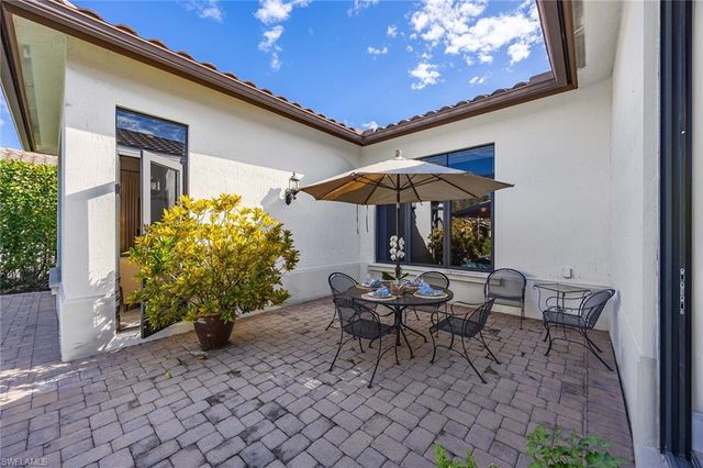 2277 Residence CIR, Naples, FL 34105