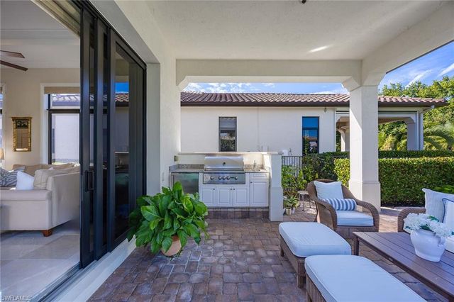 2277 Residence CIR, Naples, FL 34105