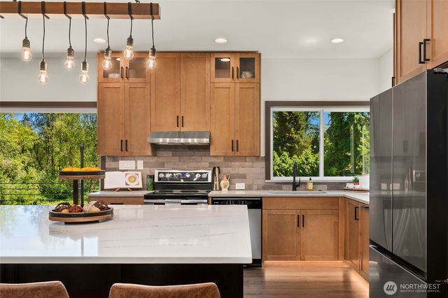 17420 174th Avenue NE, Woodinville, WA 98072
