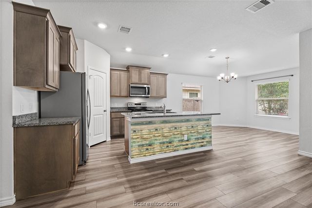 1939 Thorndyke Lane, Bryan, TX 77807