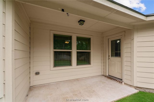 1939 Thorndyke Lane, Bryan, TX 77807