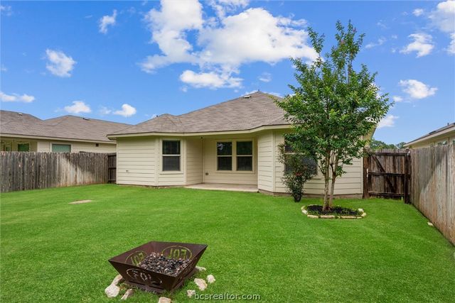 1939 Thorndyke Lane, Bryan, TX 77807