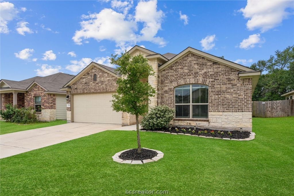 1939 Thorndyke Lane, Bryan, TX 77807 — photo 2