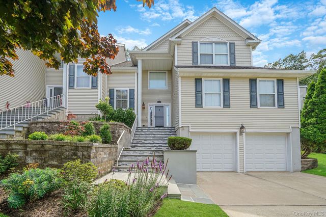 21 Vantage Court, Port Jefferson, NY 11777