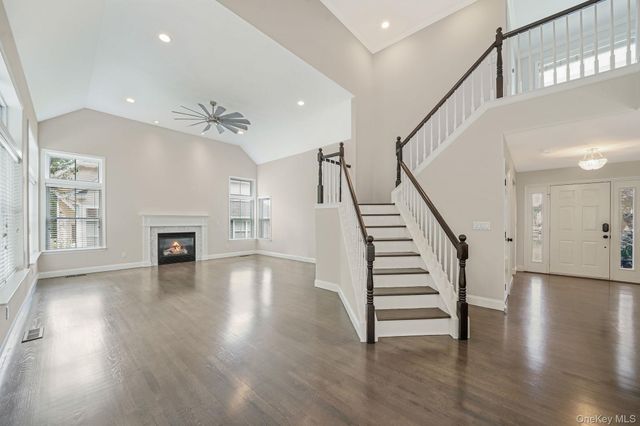 21 Vantage Court, Port Jefferson, NY 11777