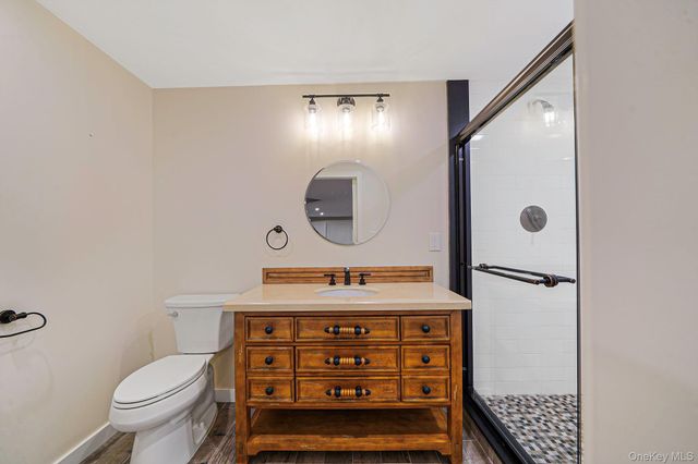 21 Vantage Court, Port Jefferson, NY 11777