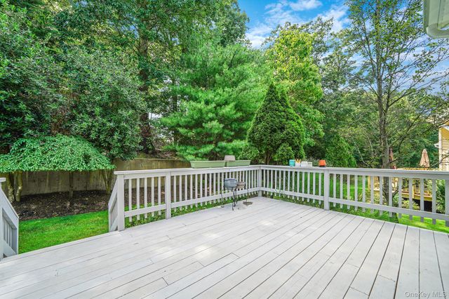 21 Vantage Court, Port Jefferson, NY 11777