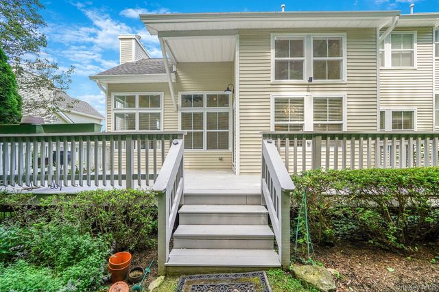 21 Vantage Court, Port Jefferson, NY 11777