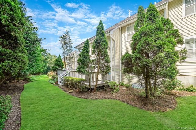 21 Vantage Court, Port Jefferson, NY 11777
