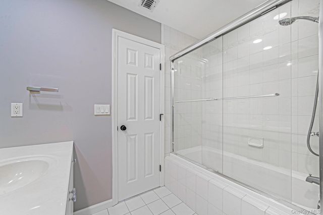 21 Vantage Court, Port Jefferson, NY 11777