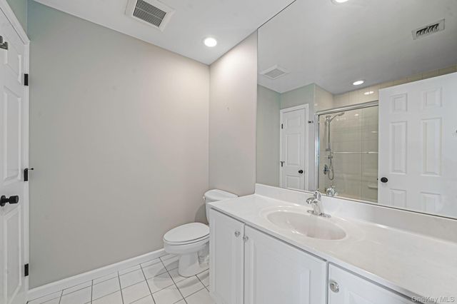 21 Vantage Court, Port Jefferson, NY 11777