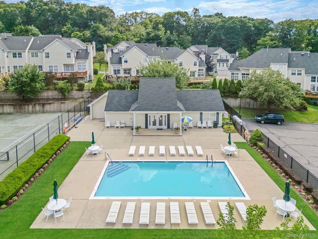 21 Vantage Court, Port Jefferson, NY 11777