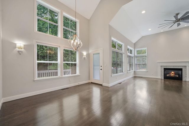 21 Vantage Court, Port Jefferson, NY 11777