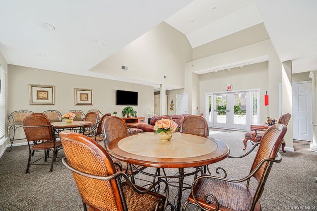 21 Vantage Court, Port Jefferson, NY 11777